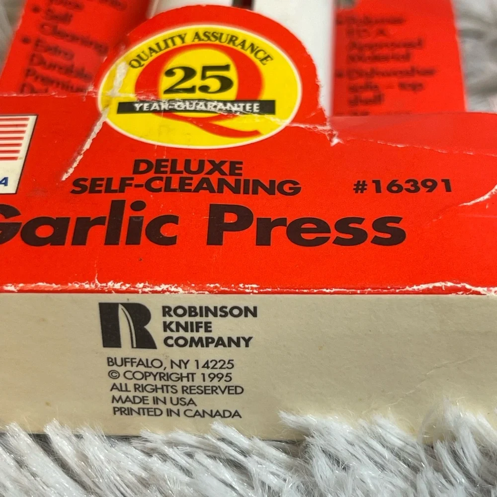 Vintage Pyrex Garlic Press 1995